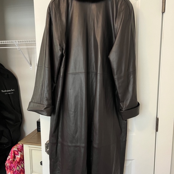 Long leather fur trimmed coat - Picture 2 of 2